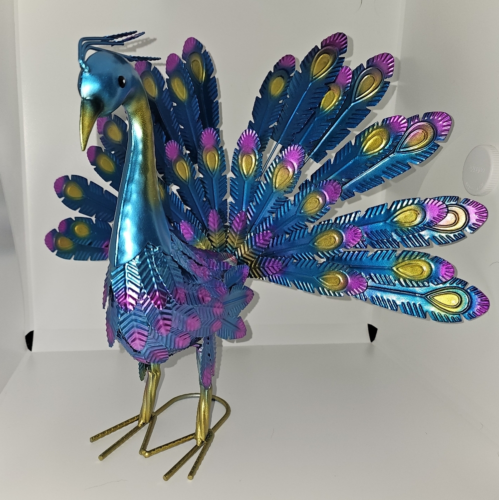 Metal Peacock Flaired Tail
